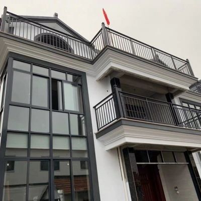 Μεταλλική εσωτερική μπάλαστρα Σφυρηλατημένο σιδηρούνινο χερούλι Σκάλα Περιφράγιο Σύγχρονο σχεδιασμό διαμερίσματος