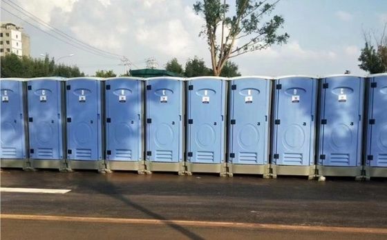 Εξωτερικές φορητές τουαλέτες τροχόσπιτο τουαλέτα για συνδεδεμένο εργοτάξιο Ντους