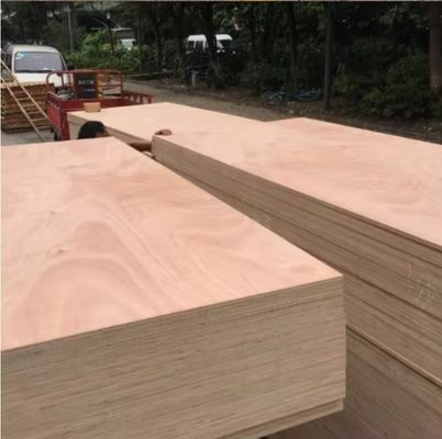 Εσωτερικό E1 Φορμαλδεΰδης 18mm Ανερόστεγοι πίνακες Εμπορικό σκληρό ξύλο Okoume Marine Sheet 4x8