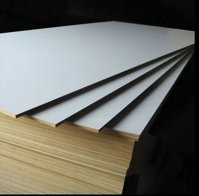 1220x2440mm Λευκό στρωμένο μη μεταλλικό μελαμίνη MDF πλακέτο για έπιπλα διαμερίσματος